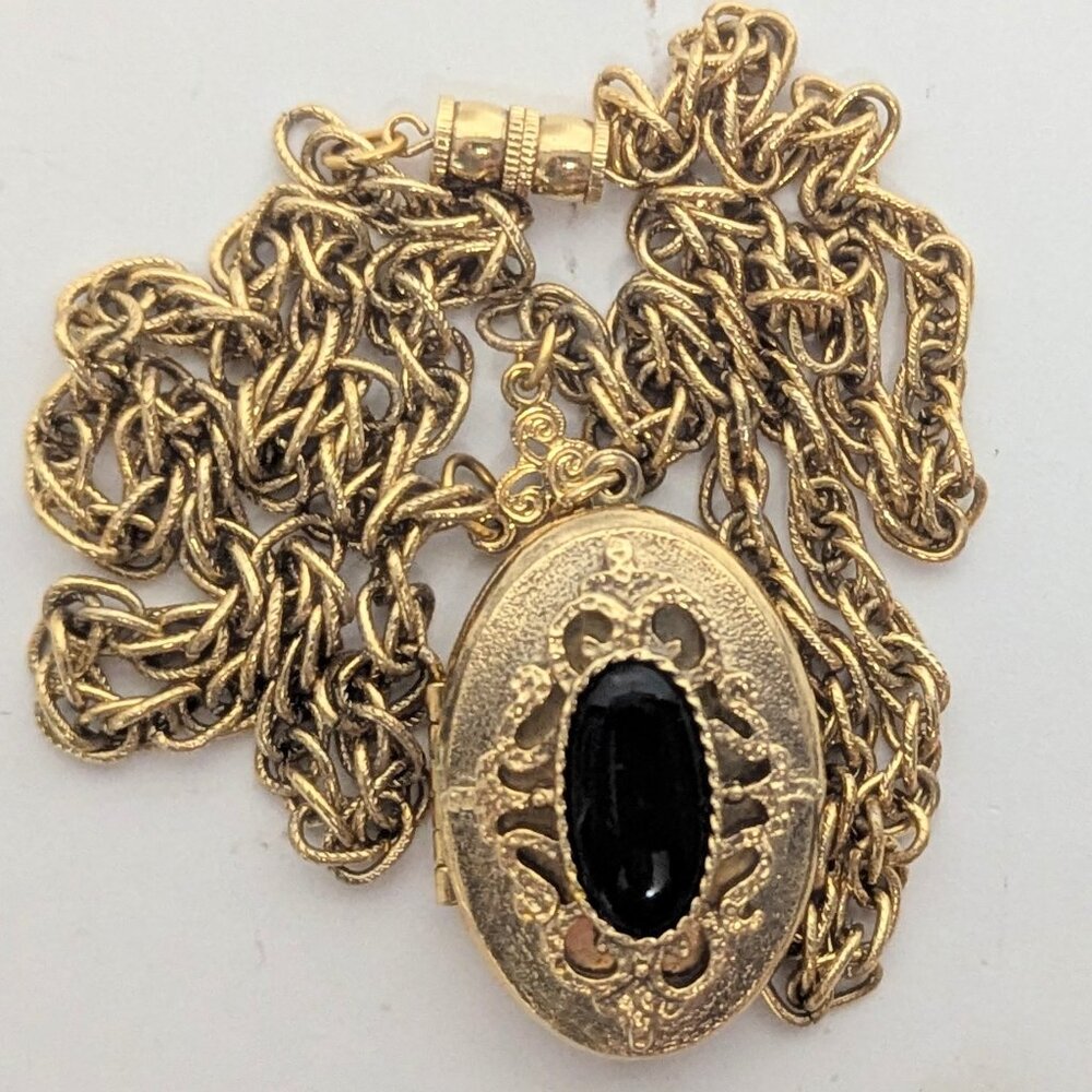 Vintage Extra Long/Runway Gold Tone Necklace w/ Huge Locket w/ Black 'Stone'!